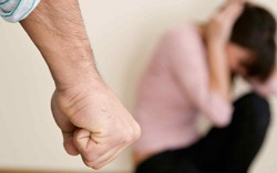 Từ những vụ bạo hành cặp đôi: Hạnh phúc không phải là chịu đựng
