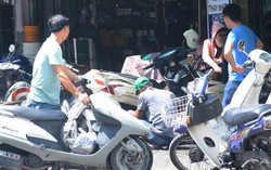 Các tiệm sửa xe tại TPHCM phục vụ khách không xuể sau bão số 9