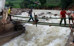 Tìm thấy nhiều thi thể nơi sập hầm vàng Lào Cai