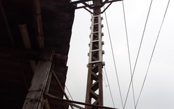 Đi gánh nước, 1 phụ nữ bị điện giật tử vong