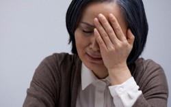Mẹ muốn nhận con riêng trước khi mất nhưng tôi không muốn bị chê cười