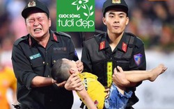Bức ảnh gây xúc động mạnh trong trận đấu giữa Nam Định gặp Hoàng Anh Gia Lai