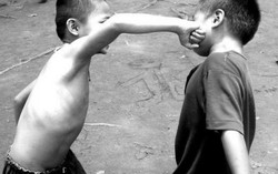 Mẹ stress vì con ‘sáng tạo’ quá đà trong dịp hè