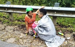 Người chồng trẻ giúp vợ mẹ tròn con vuông ngay bên lề đường chỉ trong 5 phút
