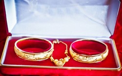 Món nữ trang gây rắc rối
