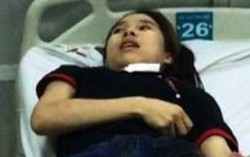 Bắt cô gái chém nhân viên cửa hàng, cướp tiền 