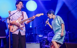 Hà Trần ngẫu hứng ‘đốt’ sân khấu cùng nhóm nhạc Ngọt