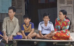 Cha nhiễm chất độc da cam chỉ mong hai con học hành nên người