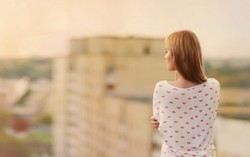 Muốn chia tay người chồng mải chơi, vô trách nhiệm