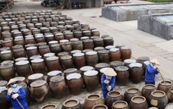 Hành trình từ cá biển chế thành nước mắm truyền thống