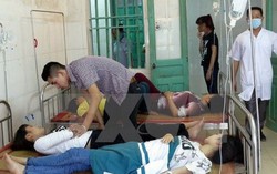 35 học sinh ngộ độc sau ăn bánh mỳ, uống sữa do một người dân đến phát