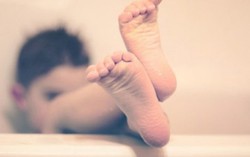 Mẹ bối rối khi con thủ dâm