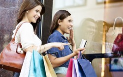 Cười ra nước mắt vì 'săn' hàng thời trang đại hạ giá