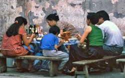 Dạy con ở quán ăn