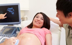 Thai phụ thừa hoặc thiếu nước ối đều nguy hiểm