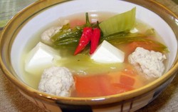 Canh dưa cải chua thịt bằm kích thích vị giác
