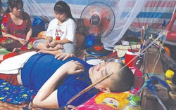 Vợ chồng nghèo chồng chất nỗi đau