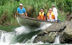 Những tay chèo thiện nghệ vượt thác Tam Lu