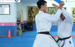 Khi bị tấn công bằng vũ khí, chị em tự vệ thế nào?
