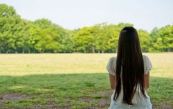 Người đàn ông của mẹ và tôi đều ra đi vì... đàn bà đẹp