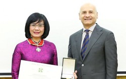 Thứ trưởng Đặng Hoàng Oanh được tặng Huân chương công trạng của Italy