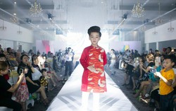 150 mẫu nhí tự tin sải bước trên sàn catwalk trang trí tơ lụa