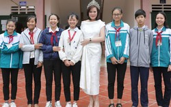 Mrs Vietnam Trần Hiền về quê tặng học bổng cho trẻ em nghèo