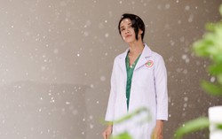 Ái Phương tung MV mới với hình ảnh nữ bác sĩ lạnh lùng, cuốn hút
