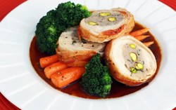 Gà cuộn hạt dẻ thơm ngon độc đáo