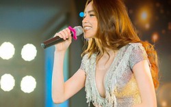 Hồ Ngọc Hà mặc gợi cảm hát giữa tiết trời chuyển lạnh
