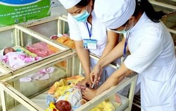 Bé gái song sinh tử vong sau tiêm vaccine viêm gan B