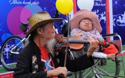 Tổ chức Giáng sinh 2013 vì trẻ em thiệt thòi