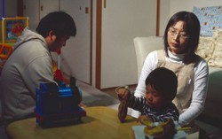 Góc khuất gia đình Nhật Bản dưới góc máy của nhiếp ảnh gia Singapore