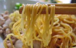 Ăn nhiều mì tôm dẫn đến huyết áp cao và nguy cơ bị bệnh tim