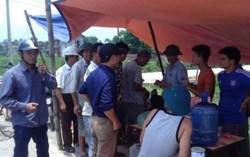 Dân phong tỏa bãi rác Nam Sơn