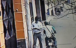 Thủ đoạn mới: Cải trang tài xế grab bike để cướp ở TPHCM