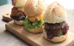 Bữa sáng ngon miệng với hamburger tại nhà