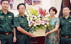 Đảng ủy, Bộ Tư lệnh Bộ đội Biên phòng chúc mừng Báo PNVN nhân dịp 21/6