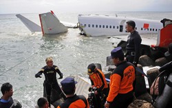 Tiết lộ nguyên nhân khiến máy bay Indonesia đâm xuống biển