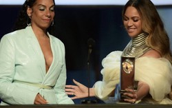 Beyonce diện đầm của nhà thiết kế Việt trao giải Thành tựu trọn đời