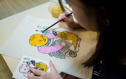 Cơ hội để trẻ trải nghiệm làm giấy dó, nặn gốm tại Ngày hội Tốt