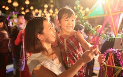 Ra mắt sách ảnh “Thu Vọng Nguyệt”