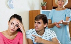 7 năm chồng ra sức uốn nắn vợ theo khuôn mẫu của mẹ