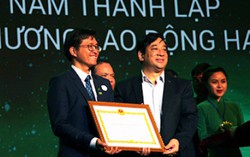 Tập đoàn Y khoa Hoàn Mỹ đón nhận Huân chương Lao động hạng Ba