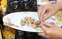 Chi tiền triệu để mua tỏi Lý Sơn 'xịn'
