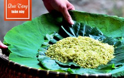 'Chuyên gia' hướng dẫn chọn cốm an toàn, ghé triển lãm tranh 'Thương nhớ thời bao cấp'