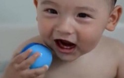 Tự làm đồ chơi siêu đáng yêu cho bé dưới 1 tuổi