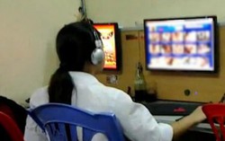 Hốt hoảng khi bắt gặp con chat sex