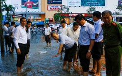 Lãnh đạo Cần Thơ kiểm tra thực địa khi triều cường vượt mức lịch sử