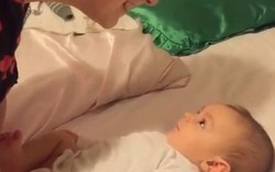Kinh ngạc khi trẻ 3 tháng tuổi biết nói ‘Con yêu mẹ’